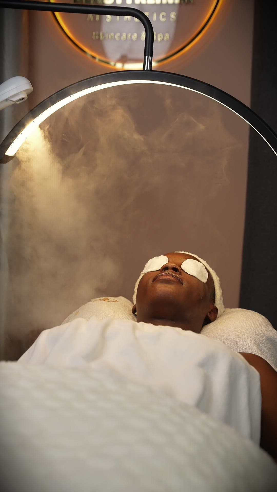 The calm treatment space at BeautyKlinik